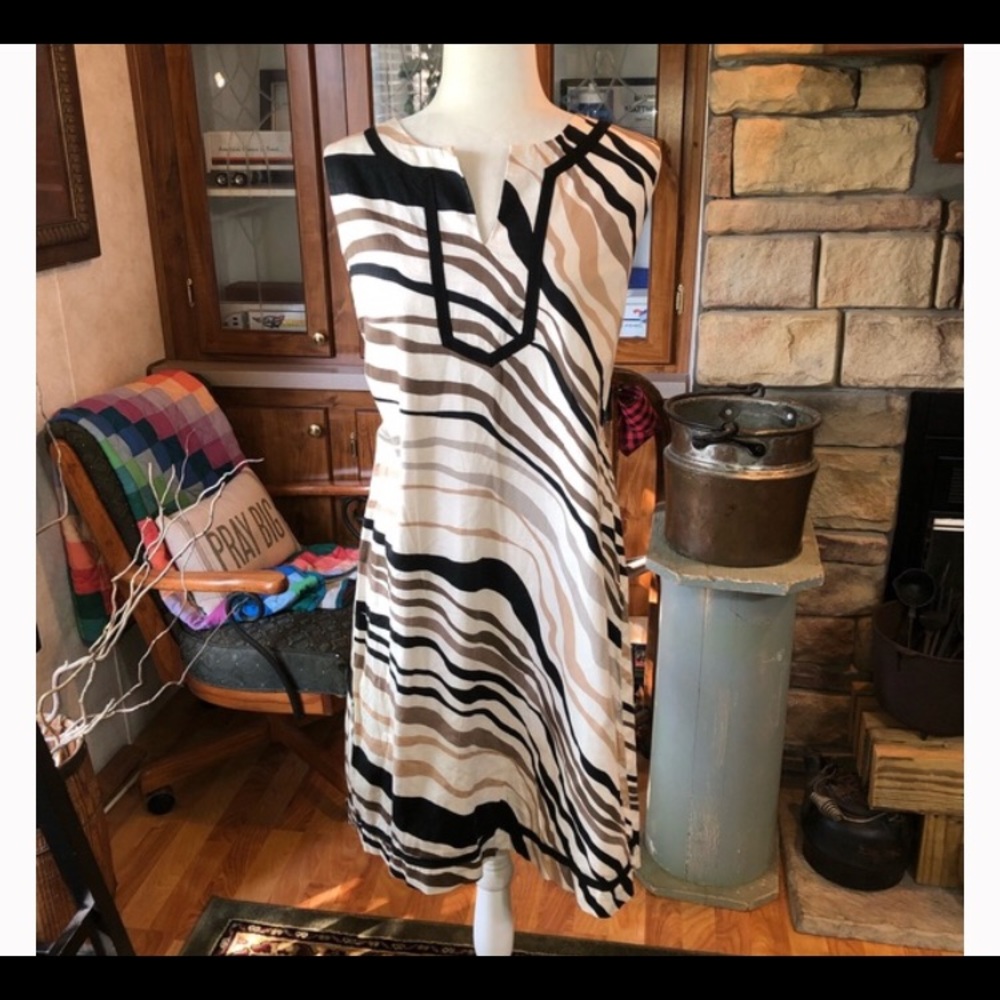 DANA BUCHMAN SIZE LARGE BLACK TAN AND GRAY STRIPED SLEEVELESS DRESS FULLY LINED